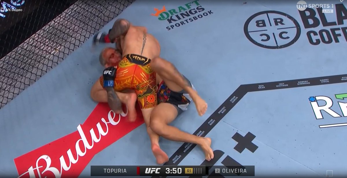 juice_boxe__'s tweet photo. @nurgamadov @WestAsianMMA @2Jab_1Cross Maybe cause he literally put Charles Oliveira in a crucifix https://t.co/S5mOhLKvQM