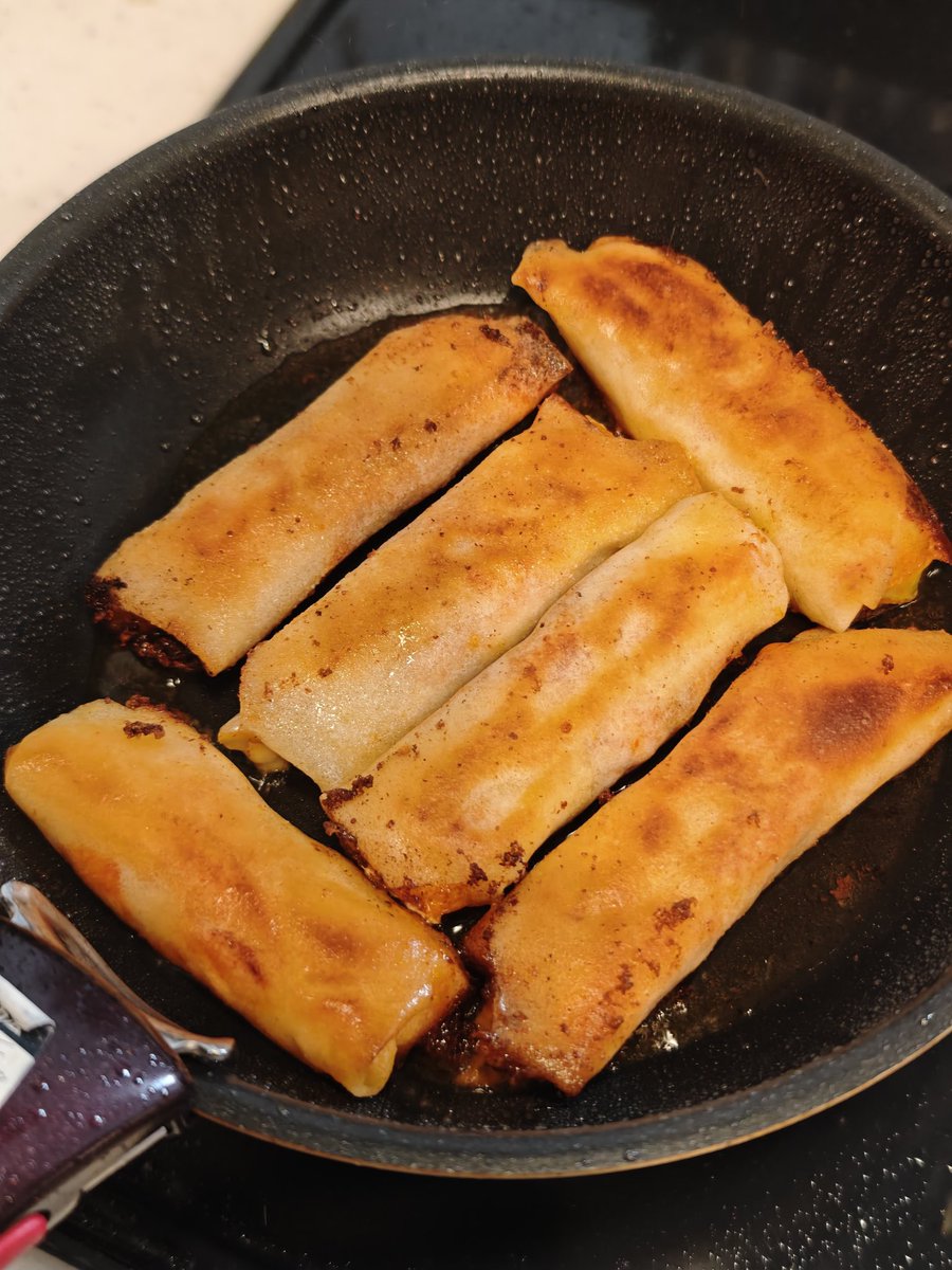kitanihonfood_g's tweet photo. さすがに美味しすぎました🥹

【キムチーズ春巻き】
① 春巻きの皮にキムチとチーズをのせる
② 巻いて端を水で止める
③ 少し多めの油で焼く
④ 全面パリッとしたら完成！

外はパリパリ、中はとろ〜り🤤
キムチの旨辛とチーズのコクが最高です🧀

#スーパー極上キムチで勝ち点3 #consadole https://t.co/HTq54sdPsE