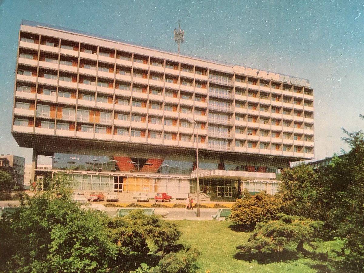 MachuraJerzy's tweet photo. @PRLarchi Architektura PRL
Hotel "Skanpol" w Kołobrzegu 🏨😃

#postards 📯📩 #pocztówki #PRL #nostalgia https://t.co/XRssExAZLh