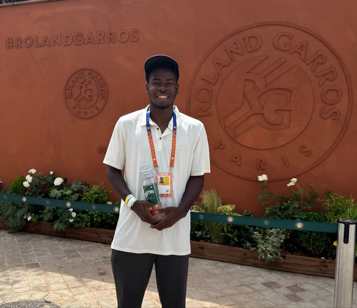naijatennislive's tweet photo. Nigeria’s Seun Ogunsakin may not have won his qualifying match at the @rolandgarros Junior Championships, but the teenage tennis sensation made history and his name will be etched in the sands of time! 

Congratulations again, our own Champion! 💪🏽 https://t.co/Zq8iImxTSZ