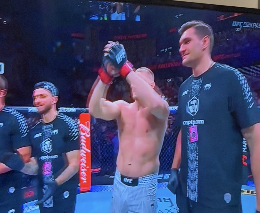 MMASharke1's tweet photo. how fking tall is this guy??
made sergei pavlovich look small 😭😭😭
#UFCMacau https://t.co/hZeq7A87mp