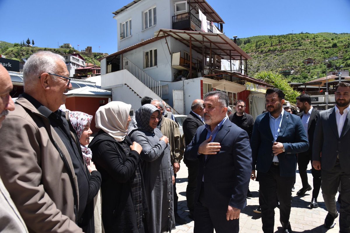 Tamer_Dagli's tweet photo. 📍Saimbeyli 

İlçe Başkanımız Sayın Adem Uyanık, Belediye Başkanımız Sayın Mahmut Dal ve kıymetli teşkilat mensuplarımızla bir araya gelerek bayramlaştık.

Bayramların kardeşliğimizi, dayanışmamızı ve muhabbetimizi güçlendiren müstesna günler olduğuna inanıyor; birlik ve beraberlik içerisinde nice bayramlara ulaşmayı temenni ediyoruz.

Rabbim birliğimizi daim, bayramımızı mübarek eylesin.