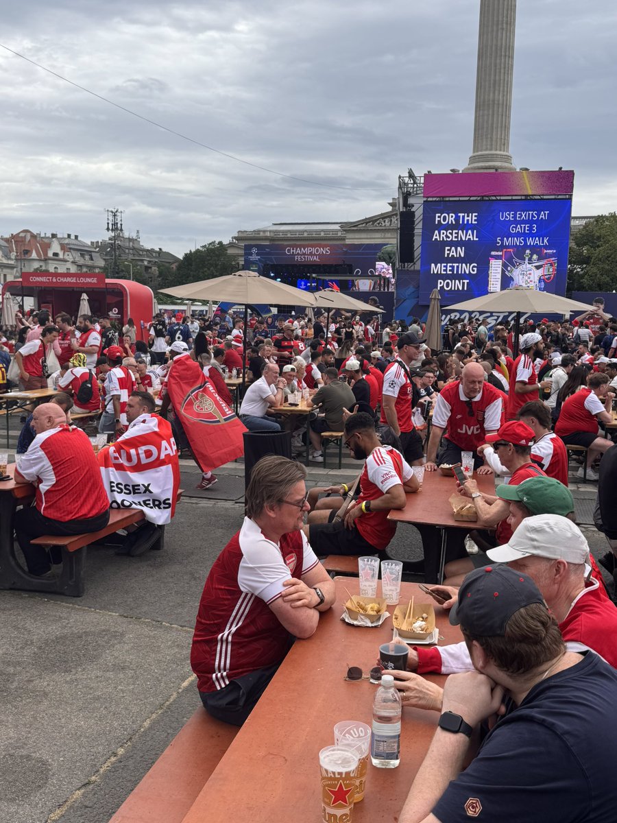 timpayton's tweet photo. Budapest is a sea of RED! #Arsenal https://t.co/stugo4zsJR