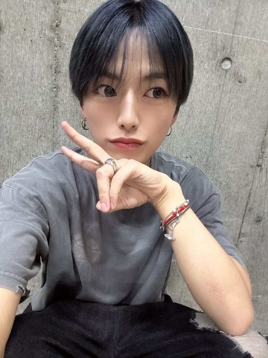 mxv_kei's tweet photo. リリイベDay2✌🏻
今日もありがとう~！！駆けつけてくれる皆んながいて楽しい☺️これからも一緒によろしくです☺︎ もう半袖だ

#MXV
#MXV_Perfume https://t.co/UumgQuPKUd