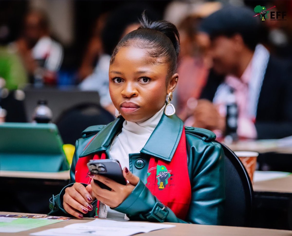 AFighter80244's tweet photo. O e swere ka bogaleng❤️💚🖤 @NalediChirwa https://t.co/to43KbW62L