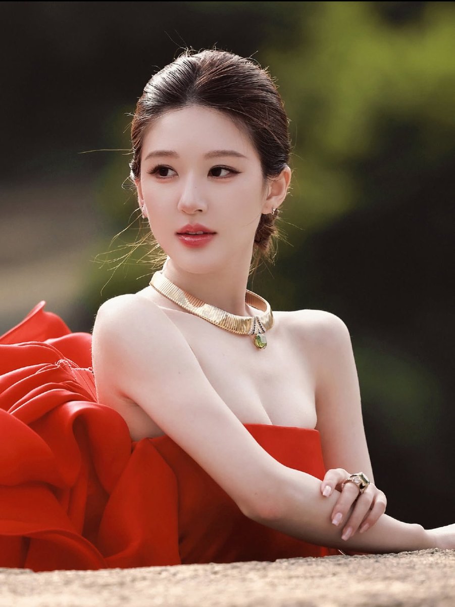 SOFEEEE8's tweet photo. น้องจ้าวลู่ซือสวยมากลูก เป็นแก้วเป็นแสง ออร่าผุดผ่อง ลุคหรูดูแพง หลงไม่ไหวแล้วคุณน้าาา 🥹
#จ้าวลู่ซือ #zhaolusi https://t.co/WxcckTFQ4D