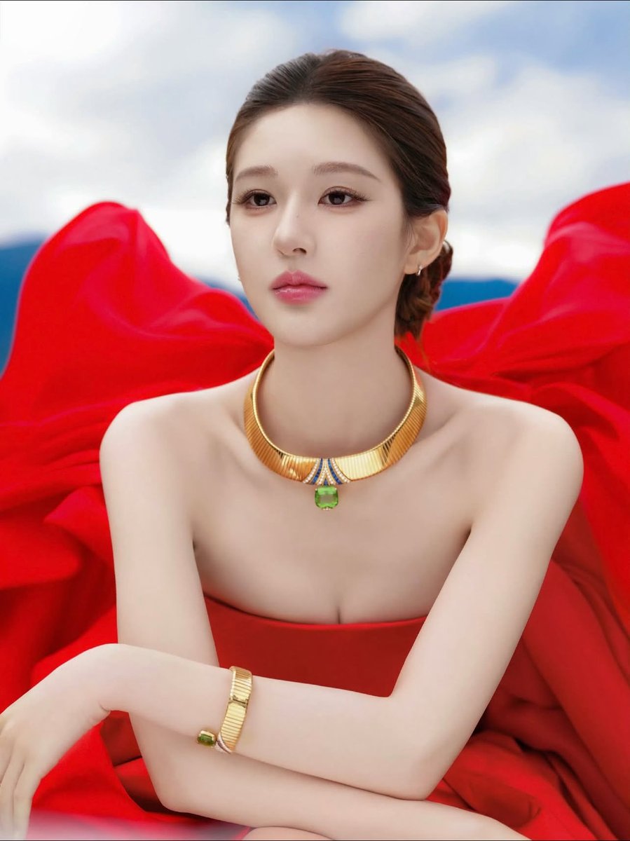 SOFEEEE8's tweet photo. น้องจ้าวลู่ซือสวยมากลูก เป็นแก้วเป็นแสง ออร่าผุดผ่อง ลุคหรูดูแพง หลงไม่ไหวแล้วคุณน้าาา 🥹
#จ้าวลู่ซือ #zhaolusi https://t.co/WxcckTFQ4D