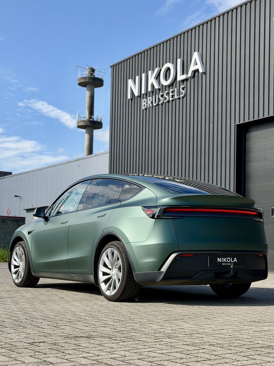 NikolaBrussels's tweet photo. Pine Green is by far our most popular green. Juniper 2080 M206 Matte Pine Green Metallic Tesla Model Y rocking the 20” silver Helix wheels. Beautiful ❤️ https://t.co/iH4FkhFIzV