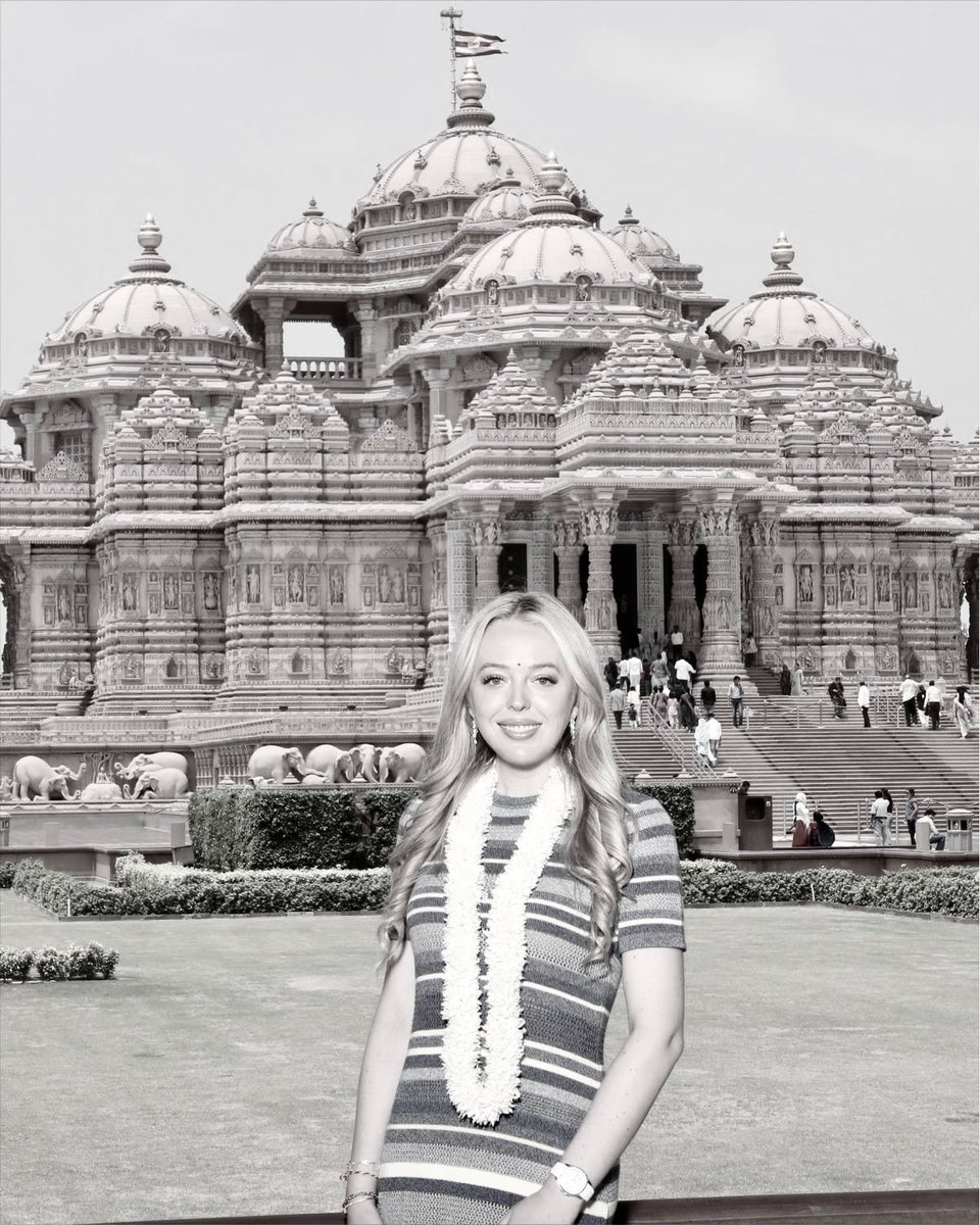 DDNewsOdia's tweet photo. 🛕ଆମେରିକାର ରାଷ୍ଟ୍ରପତି ଡୋନାଲ୍ଡ ଟ୍ରମ୍ପଙ୍କ ଝିଅ @TiffanyATrump ଏବଂ ତାଙ୍କ ଜ୍ୱାଇଁ @MichaelZBoulos ନୂଆଦିଲ୍ଲୀର #Akshardham ମନ୍ଦିରକୁ ସ୍ୱତନ୍ତ୍ର ଗସ୍ତରେ ଆସିଛନ୍ତି
🛕ମନ୍ଦିର ପରିଦର୍ଶନ ପରେ ଏହି ଅଭିଜ୍ଞତା ଅବର୍ଣ୍ଣନୀୟ ବୋଲି @TiffanyATrump କହିଛନ୍ତି
#IndiaUSRelation #IncredibleIndia
@USAmbIndia https://t.co/C88Qe7QhLe