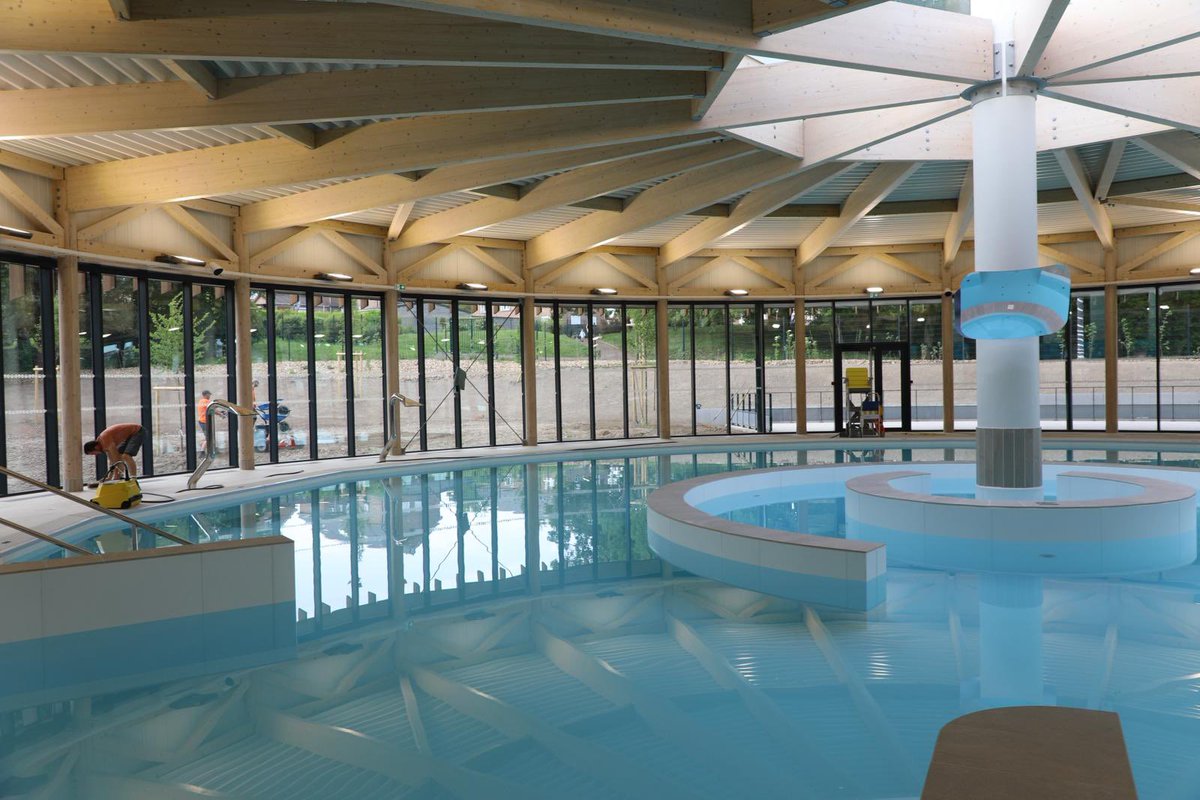 DanyPaiva__'s tweet photo. 🏊‍♂️ Inauguration du nouveau Nauticaa Aquapark à Liévin. 

Une belle cérémonie marquée par les démonstrations des clubs nautiques liévinois, mettant à l’honneur le dynamisme et le talent de nos associations sportives.

Je remercie la présence de mon prédécesseur Laurent Duporge, à l’initiative du projet, qui a accepté mon invitation. Je salue également la présence d’Antoine Sillani, vice-président de la Région Hauts-de-France, de Christopher Szczurek, sénateur du Pas-de-Calais et de Sandra Guthleben, sous-préfète de Lens.

Les Liévinois peuvent désormais profiter d’un équipement moderne, conçu pour le sport, les loisirs et l’apprentissage de la natation, au service de tous.