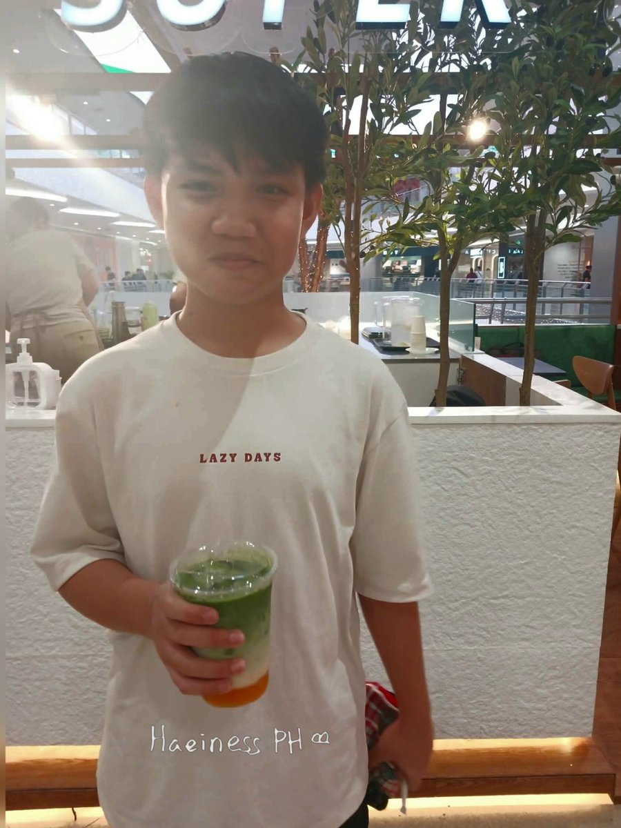 HaeinessPH's tweet photo. Admiration knows no age limit or gender. 🤍 Every purchase is our little way of showing our love, support, and pride for our #GlobalBENCHSetter Jung Hae In. 

Thank you for sharing your photos.🫶🤗

@ActorHaein @benchtm 
#BENCHxJungHaeIn
#JungHaeIn #정해인 https://t.co/HJ45CglFFY
