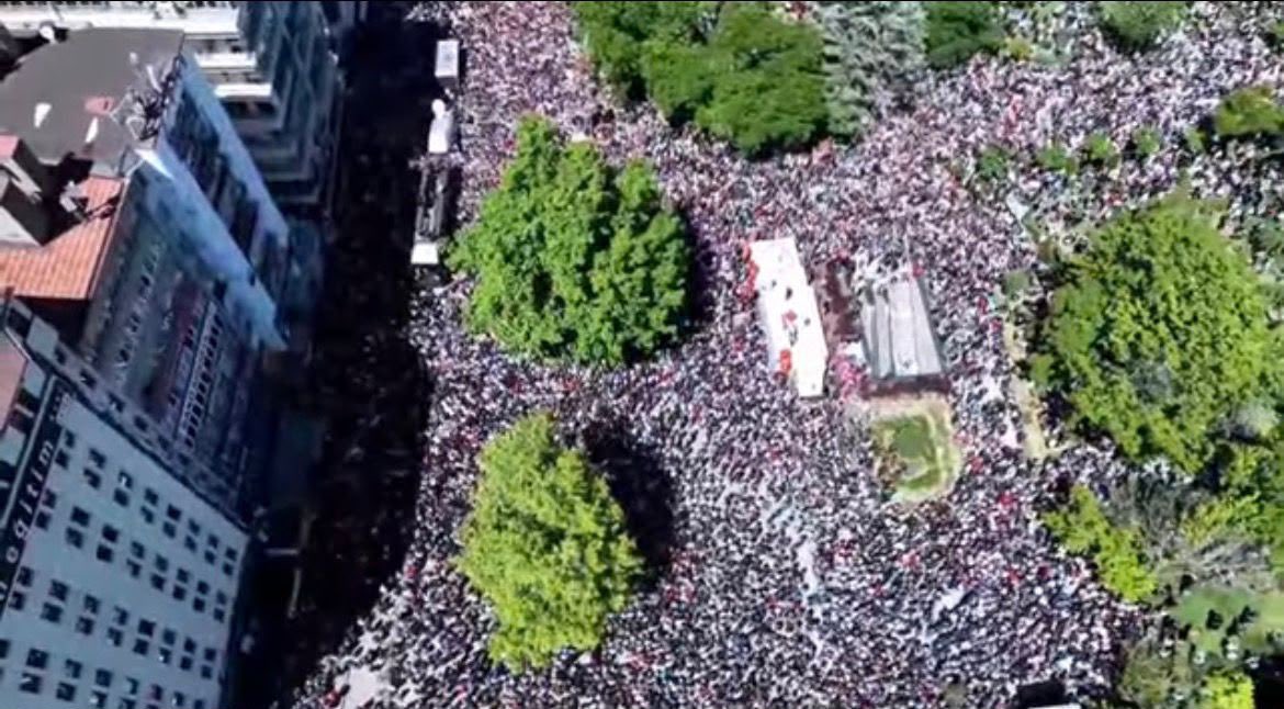 ValbValbuena's tweet photo. @kilicdarogluk AMK HAİNİ BAK BAK BURASI GÜVENPARK HA SENİN TOPLAMA ADAMLARIN DEĞİL BUNAK İHTİYAR https://t.co/plzxxq4i6y