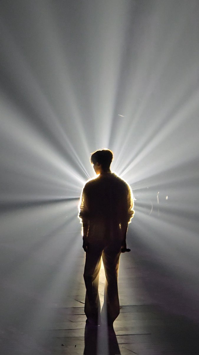 eclairswon's tweet photo. center of the universe, lee sangwon https://t.co/DqmpH2F6uY