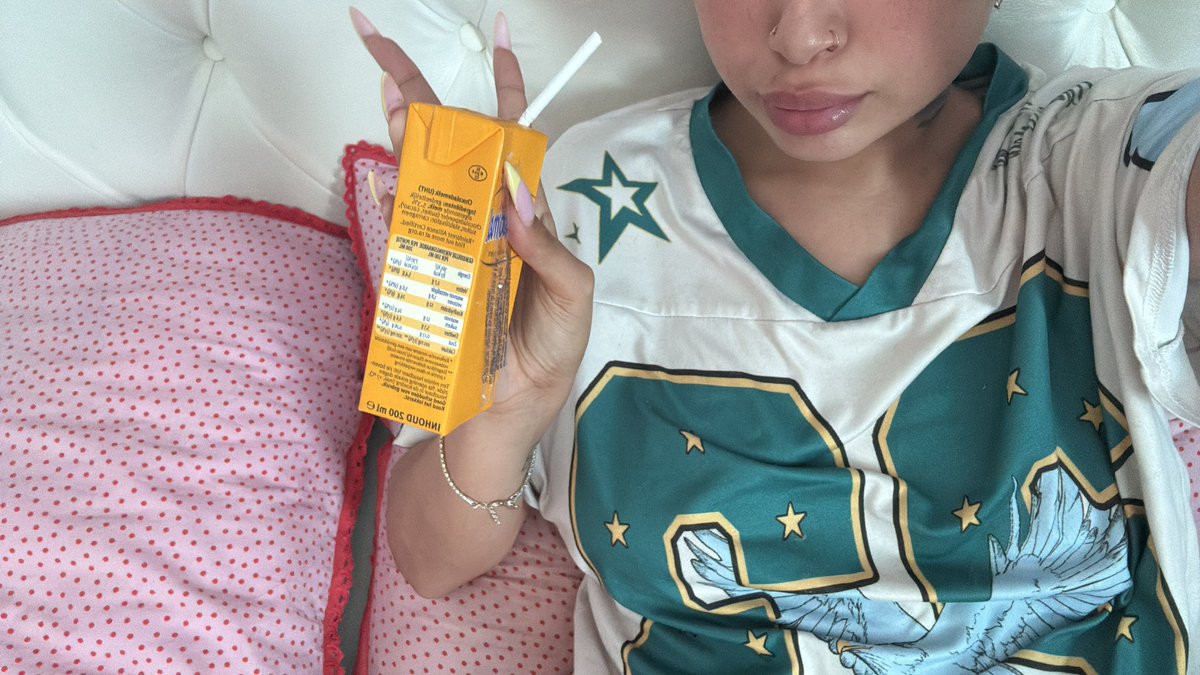 Godessjulia22's tweet photo. Jullie godin ligt ziek in bed met het mooie weer😓 wie vrolijkt me op 

Wil je mij alsjeblieft betalen voor 'Ziek' via https://t.co/sAT0sL3jsX

Deze link is geldig t/m 13 juni https://t.co/uGxixJgF35