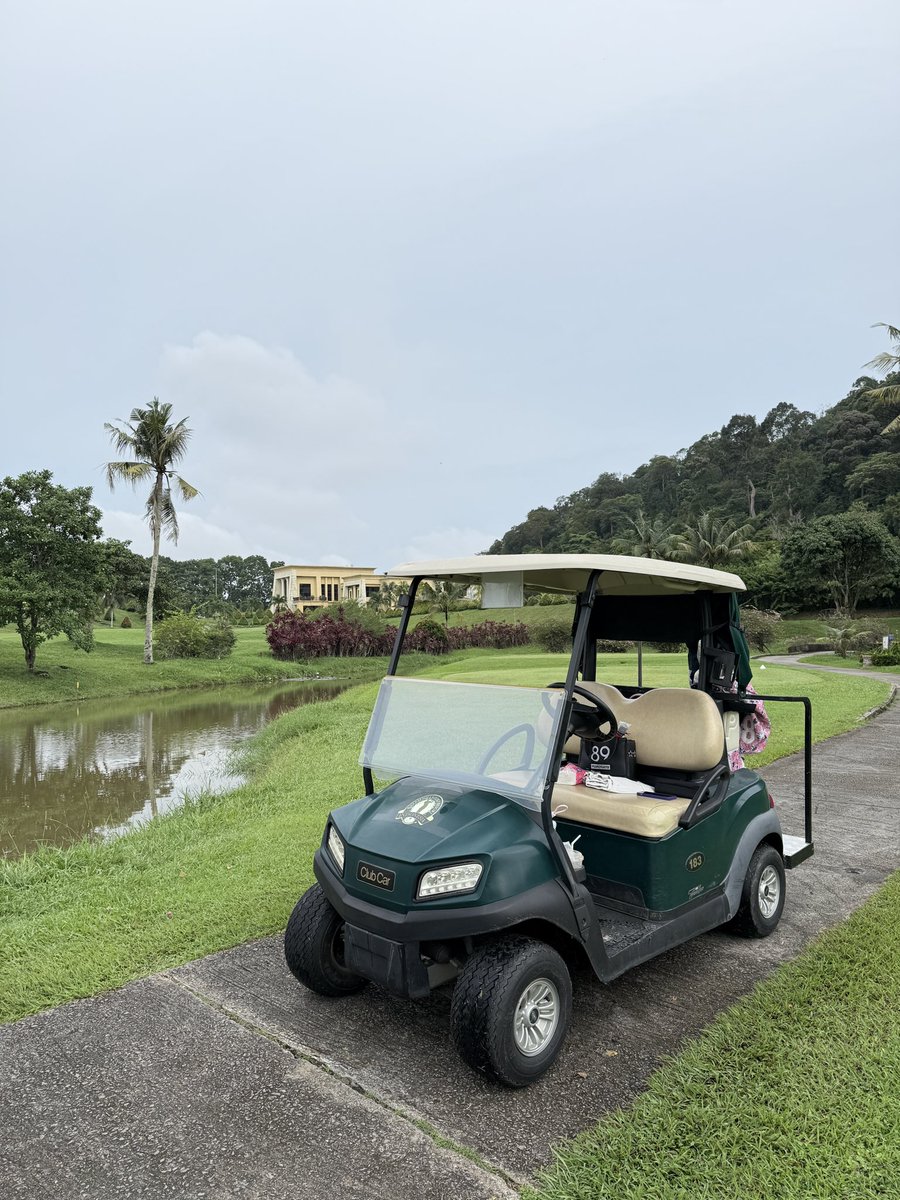 thealchemshit's tweet photo. golf kecil kecilan https://t.co/M6MiWy6S2b
