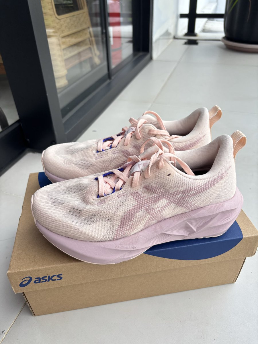 ldraeuna's tweet photo. want to sell
ASICS Novablast 5
pearl pink/morganite
size 38 (24 cm)

• pemakaian 1x, ±3 km
• beli langsung di offline store ASICS hari rabu Adha kemarin (super duper newww n baruw)
• dus n paperbag lengkapp

warnanya cantik dan nyaman dipake 🫰🏻
lepas karena mau upsize huhu https://t.co/ngJSTxU0cK