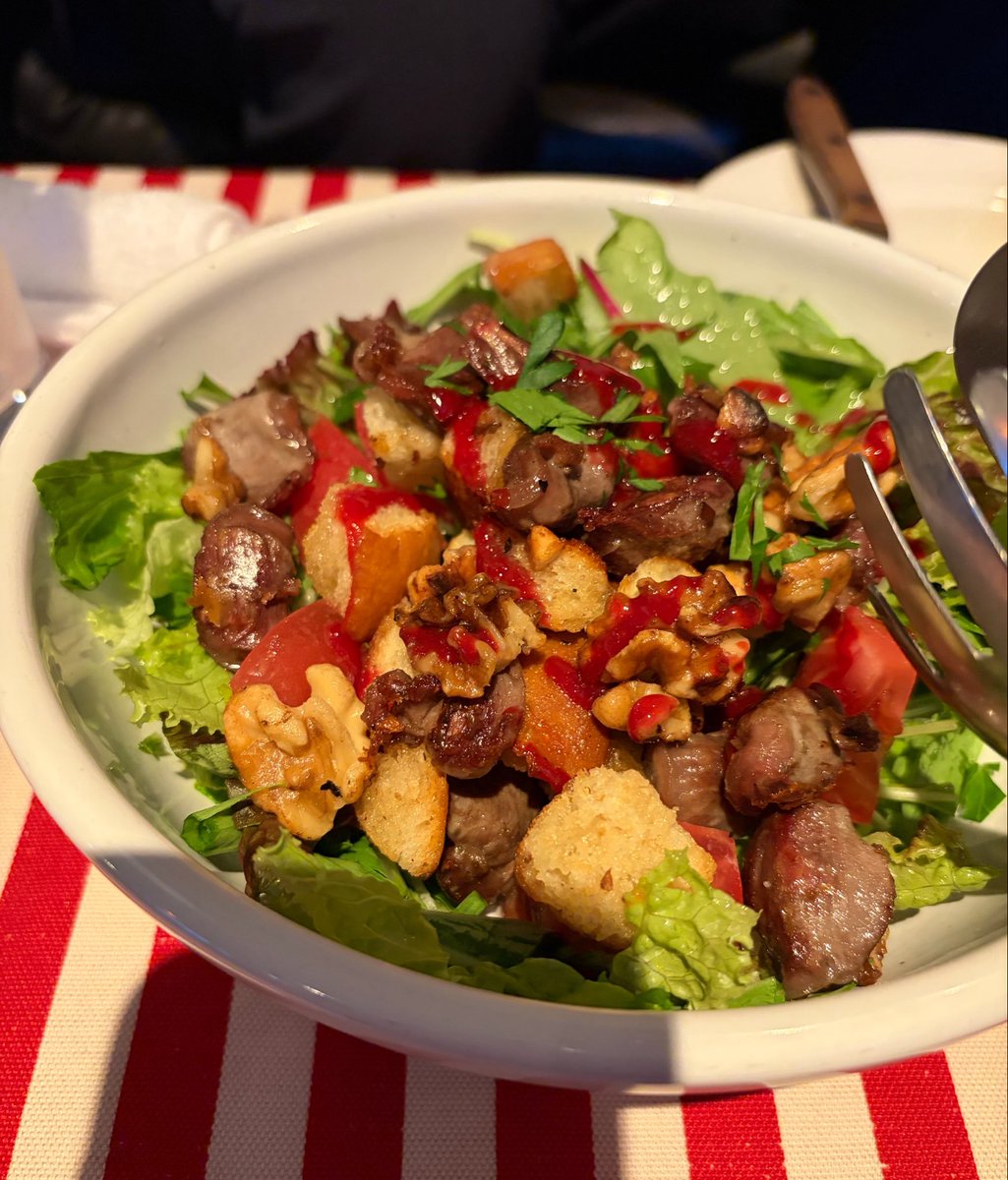 uohmdmd's tweet photo. 大学時代の親友とその彼女と夕食🍽️
と思ったら、婚姻届の証人を頼まれた。
人生で初めて書いたし、自分もそう言う年なのかと感じた。
お幸せに😊 https://t.co/oHLss7TrA6