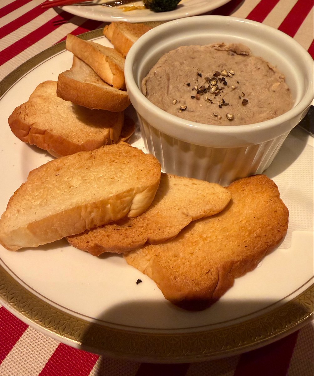 uohmdmd's tweet photo. 大学時代の親友とその彼女と夕食🍽️
と思ったら、婚姻届の証人を頼まれた。
人生で初めて書いたし、自分もそう言う年なのかと感じた。
お幸せに😊 https://t.co/oHLss7TrA6