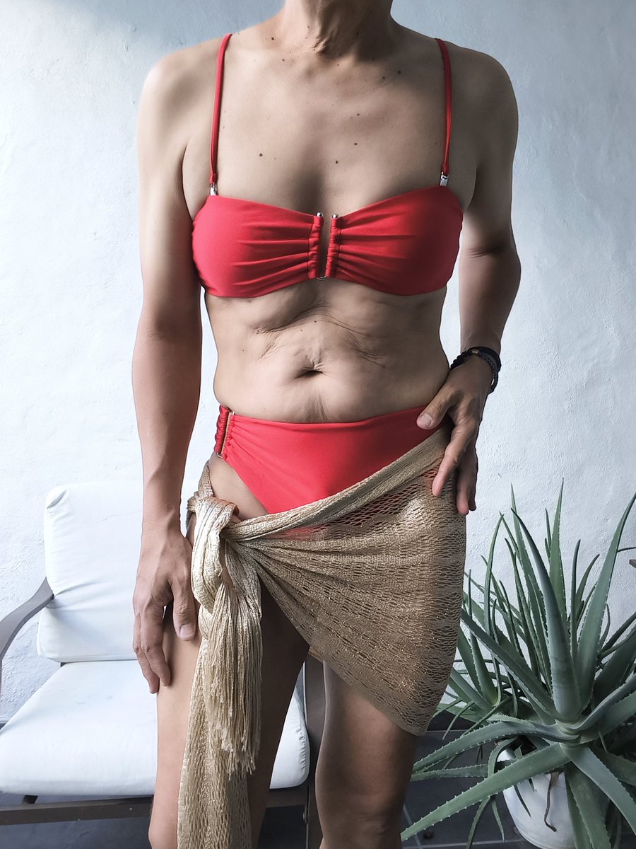 Pao_Mirand's tweet photo. Pensando si este traje de baño se ve mejor con el pareo o con la salida de baño.
Bonito fin de semana 👙❤️😍 https://t.co/TxmSiD7wFG