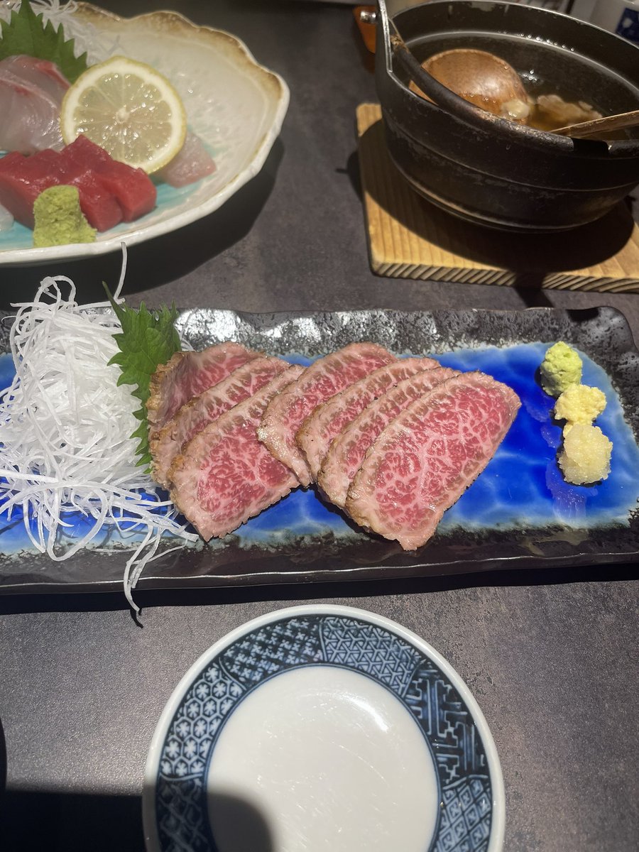 PT_HenmiR's tweet photo. 前夜祭‼︎
明日は暑い、熱いぞ‼︎

『会社の誰よりも動く』
『日本のどの社長よりも私は動く』

社長が本社にいるって誰が決めたのか

ネットで『繋がる』この時代
効率だけでは生まれない

空気感、熱量、思いやり
直接顔を合わせて会う意味は大きい。

SPS in Akita
ちゃんと繋がってます👍 https://t.co/dQQfEHrYGb