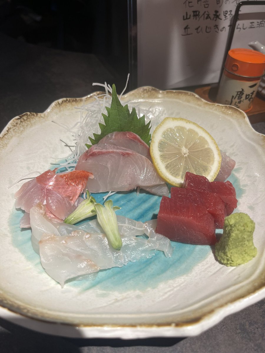 PT_HenmiR's tweet photo. 前夜祭‼︎
明日は暑い、熱いぞ‼︎

『会社の誰よりも動く』
『日本のどの社長よりも私は動く』

社長が本社にいるって誰が決めたのか

ネットで『繋がる』この時代
効率だけでは生まれない

空気感、熱量、思いやり
直接顔を合わせて会う意味は大きい。

SPS in Akita
ちゃんと繋がってます👍 https://t.co/dQQfEHrYGb