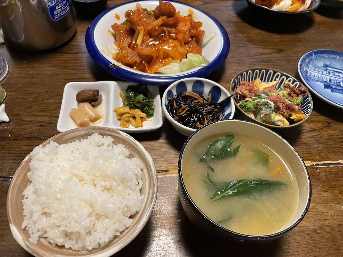 mutohsanpo's tweet photo. 今晩は
お昼と夕食です
いつも作ってくれる姉に感謝しつつ、みんなで頂きます https://t.co/roxnvY2y2F