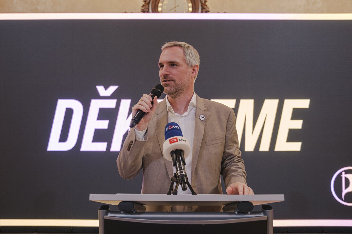 demokraticky's tweet photo. Ač se to mnohým nezdá, česká opozice je sedm měsíců po volbách v překvapivě dobré kondici. Je na tom lépe než opozice ve stejném období v letech 2014, 2018 i 2022. @AntBerdych https://t.co/4gB1nPvadS https://t.co/20qC4Nh10r