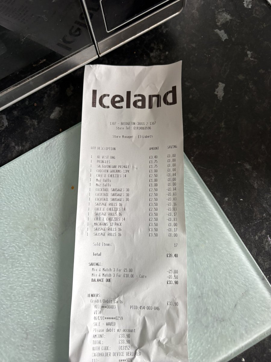 AngeloOfficial's tweet photo. @IcelandFoods your app says 4 for £10 
But In store it’s 3 for £10 https://t.co/qRFqzN7k1m