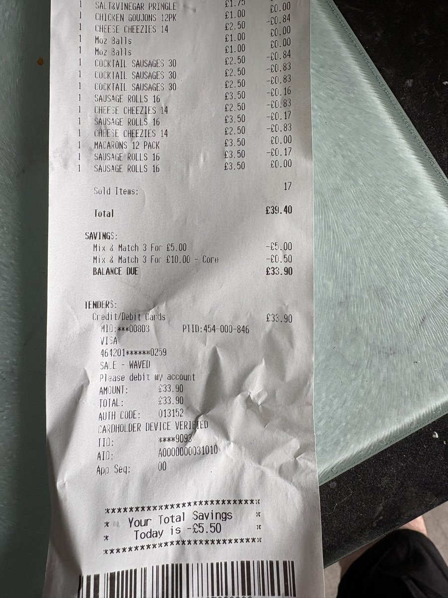 AngeloOfficial's tweet photo. @IcelandFoods your app says 4 for £10 
But In store it’s 3 for £10 https://t.co/qRFqzN7k1m