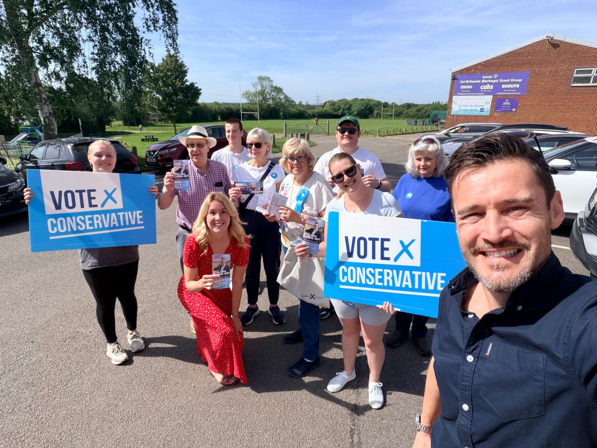 drlukeevans's tweet photo. Great to be out and about speaking to people on the doorstep in Burbage this week! ☀️

Thank you to everyone who took the time to say hello, and speak about everything from healthcare and the economy to local concerns like planning and infrastructure 🤝 https://t.co/3MKLsYPuVA