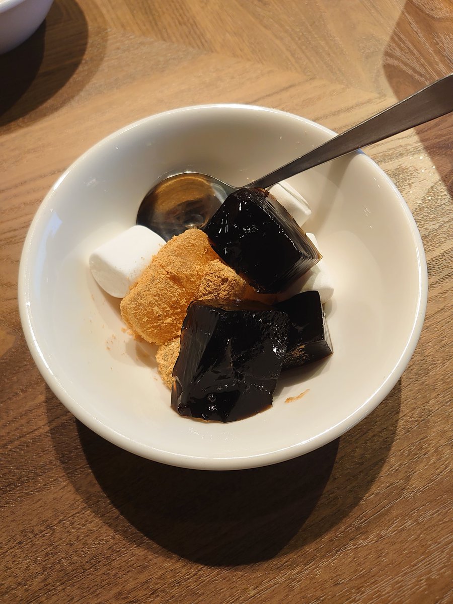 option_91's tweet photo. デザートは食感ぐにゃぐにゃ盛り合わせ https://t.co/ZWa1CIQyZ9