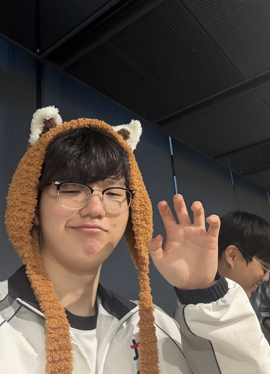 keosju's tweet photo. 각도 올려주세요 #perfect 
넵!
= https://t.co/QCrcG198ER