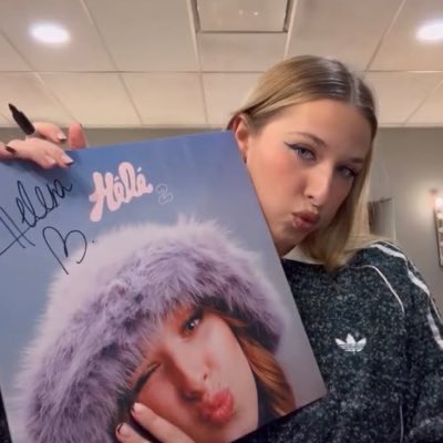 lisasunivers's tweet photo. cet album et cette artiste <3 https://t.co/Sd2rjvSMOA