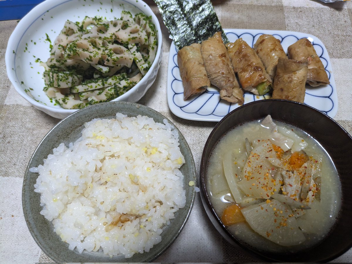 3bmmUhmQlmbz79V's tweet photo. 5月30日　夕食
アスパラ人参肉巻き　板海苔
蓮根海苔塩　残りの豚汁
蓮根の食感が息子は気に入っているとの事。野菜の好物は山芋と蓮根。
四抜きしてから好物が変わったみたい。今もなるべく四抜き。
#おうちごはん
#グルテンフリー
#砂糖不使用 https://t.co/FkZD1ye0mk