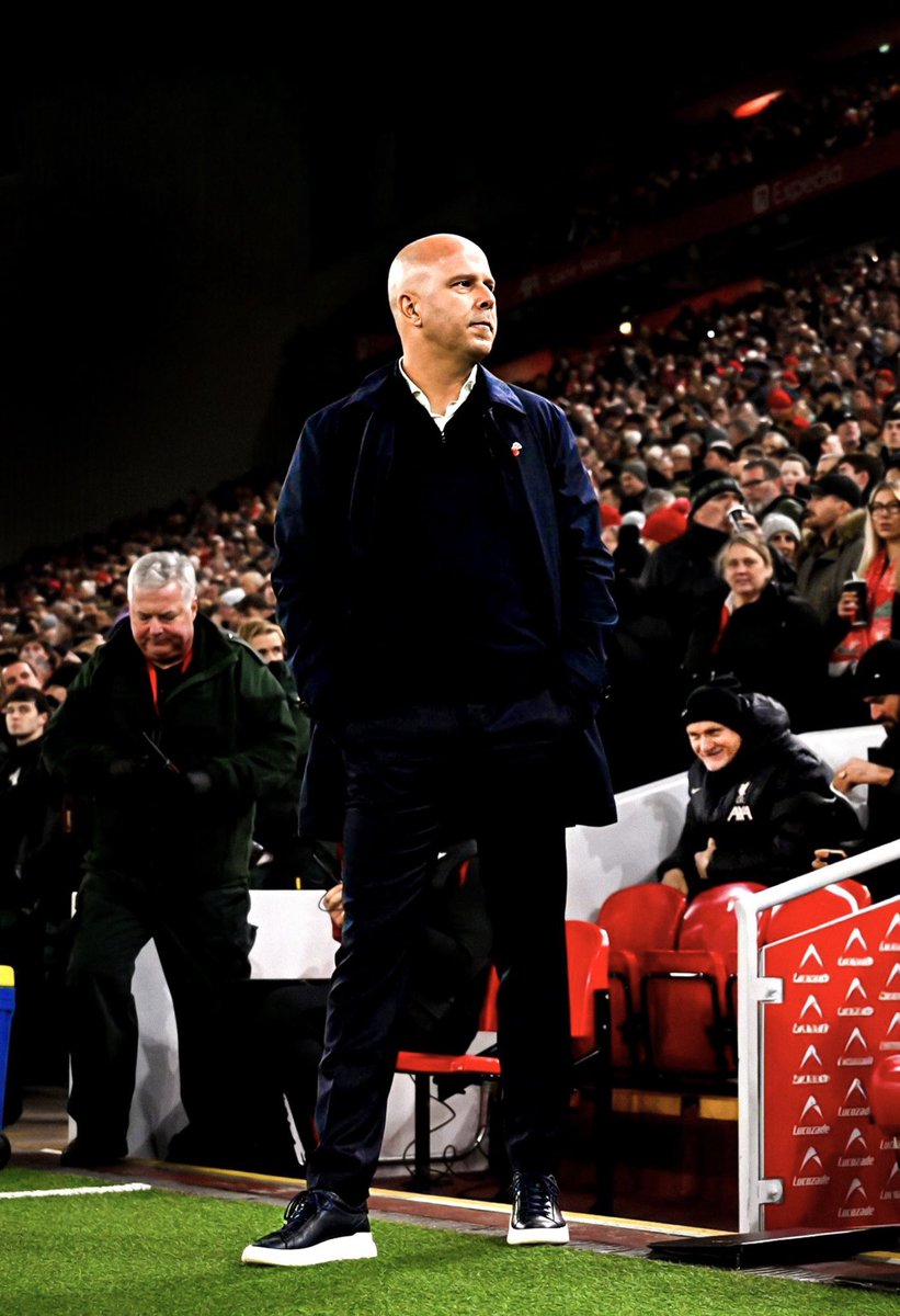 estoesanfield_'s tweet photo. 🔴 Gracias por traernos el título 2️⃣0️⃣ a nuestras vitrinas 🏆

Y como aquel día que Klopp cantó…🎶¡ARNE, SLOT, NA, NA, NA!🎶 https://t.co/89kkGBf0Fk