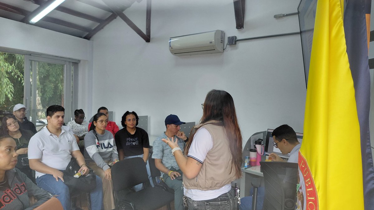 GestComZocc's tweet photo. @ElOIRdelaRegion @VSinep En el CIP Dosquebradas, el equipo VIDER presentó el SISSU a estudiantes de la UNAD del periodo 08-03, acercando sus herramientas desde el inicio de su vida universitaria.
#SISSUZonaOccidente #OIRZonaOccidente #VIDER_UNAD #TejiendoSolidaridadTerritorial #OIR_UNAD https://t.co/sfTbre4qlb