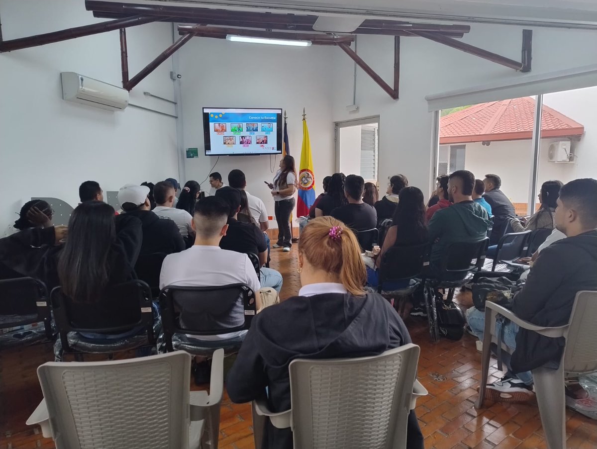 GestComZocc's tweet photo. @ElOIRdelaRegion @VSinep En el CIP Dosquebradas, el equipo VIDER presentó el SISSU a estudiantes de la UNAD del periodo 08-03, acercando sus herramientas desde el inicio de su vida universitaria.
#SISSUZonaOccidente #OIRZonaOccidente #VIDER_UNAD #TejiendoSolidaridadTerritorial #OIR_UNAD https://t.co/sfTbre4qlb