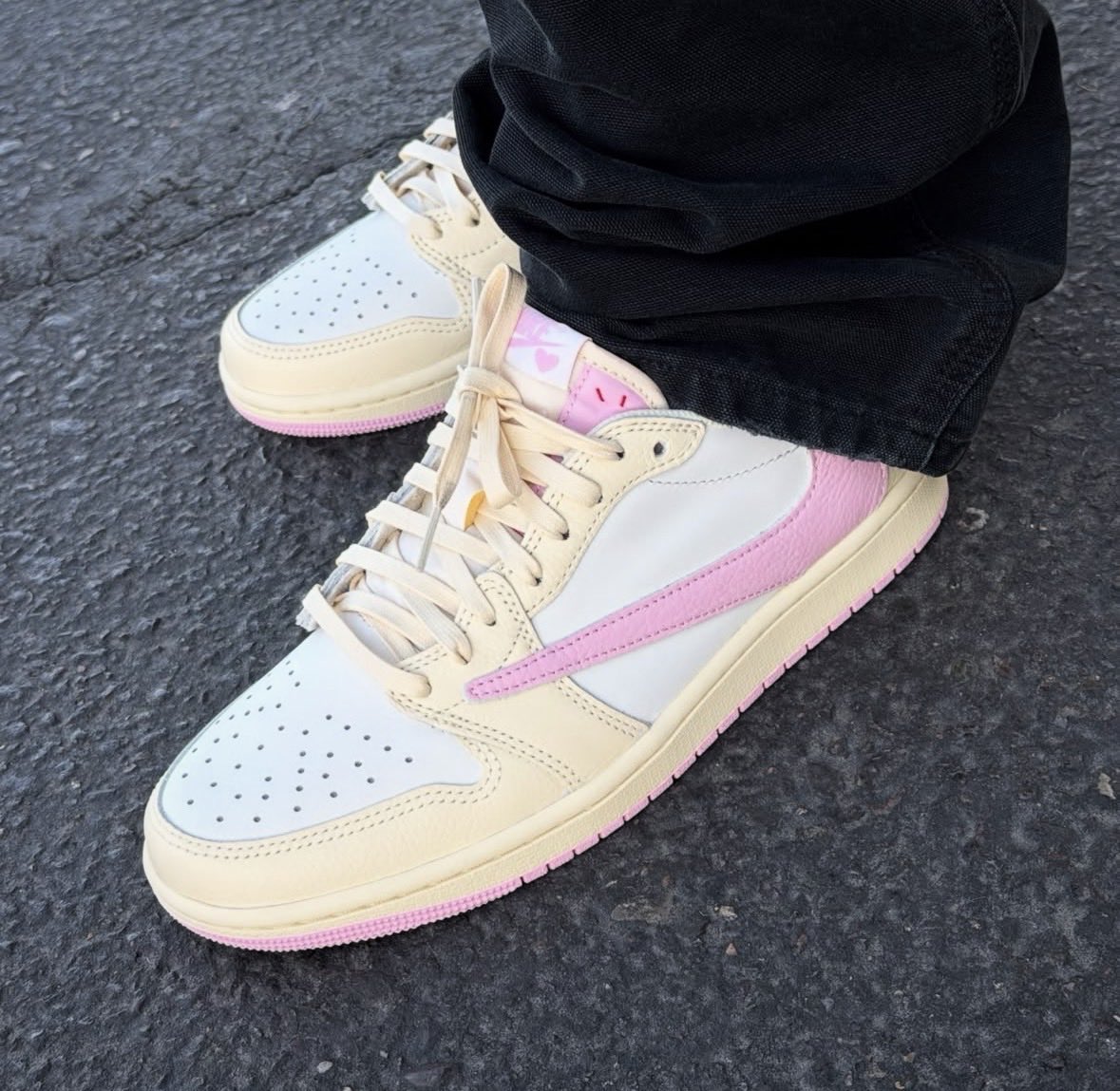 JustFreshKicks tweet media