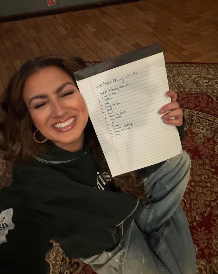 Tori Kelly Brasil tweet media