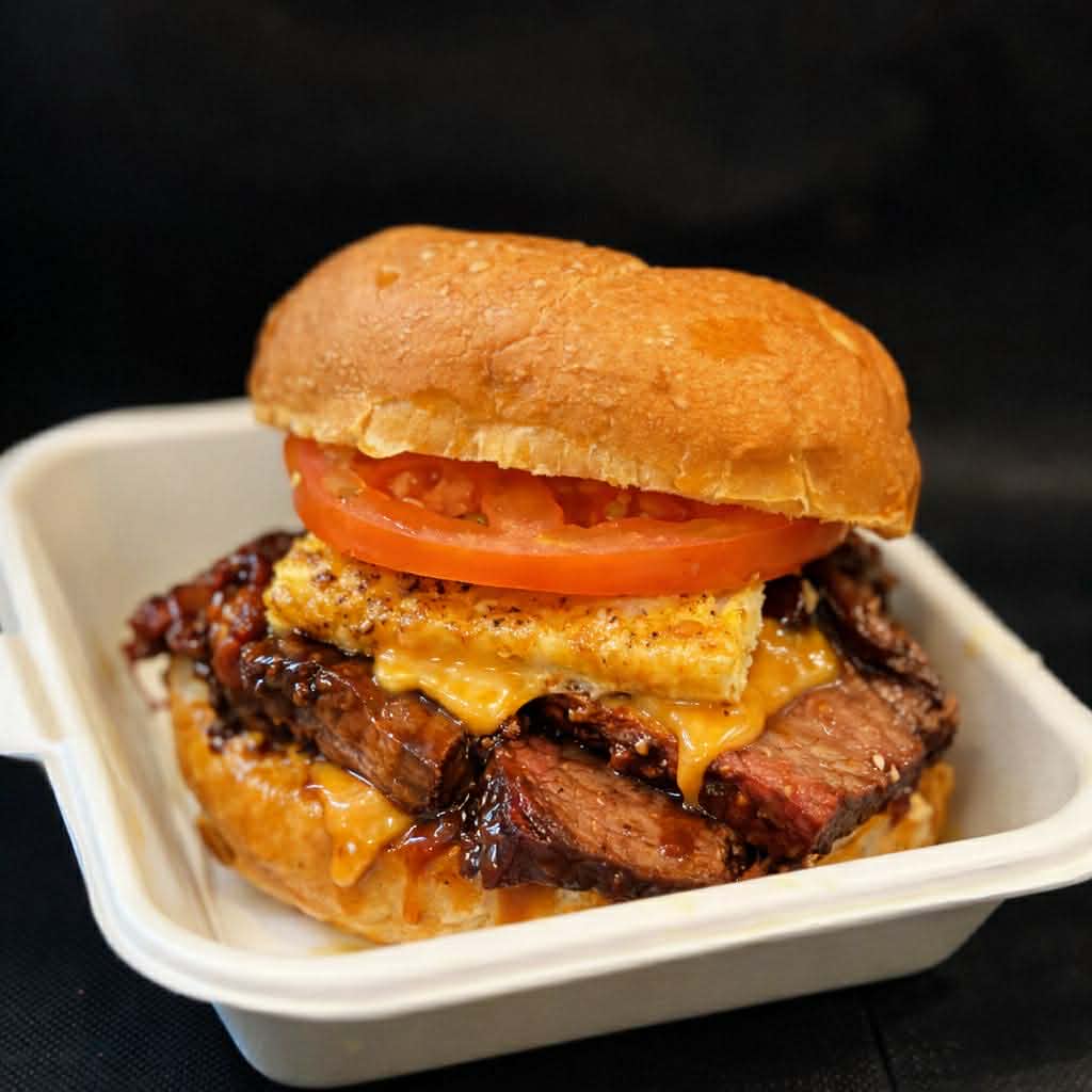 Prairie_smoke's tweet photo. Food Day!
Location: Regina Farmers' Market
📆May 30th
⏰ 9am to 1pm
📍Pat Fiacco Plaza
Vacuum-sealed take-home meat is available
Regular menu:
Beef Brisket
Pulled Pork
Cup O' Que
Texas Big Beef Sausage
Apple Cider Slaw
BBQ Pit Beans
Maple Bacon Cornbread
Tumbleweed Pickles https://t.co/aGl8rtrJEf