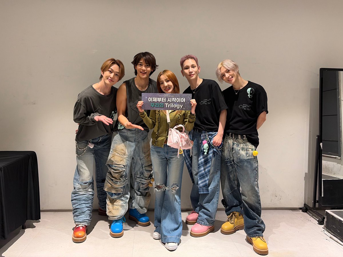 SHINee tweet media