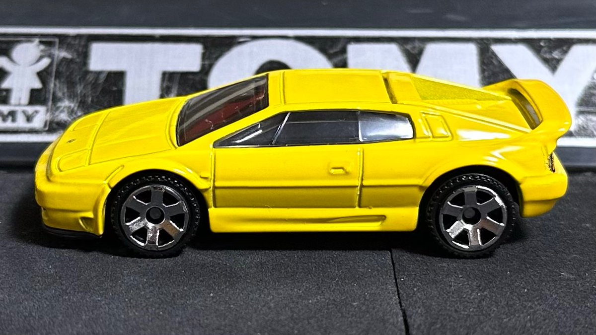 daichan_chandai's tweet photo. 1994 LOTUS ESPRIT 300 SPORT

#8台目 のS2000以来のムービングパーツアソート
エスプリでこのカラーは買わない理由がありませんね😏

ギミックとしてフード開閉が可能です

#マッチボックス
#35台目
#タイ製 https://t.co/pvBPUbTO3g