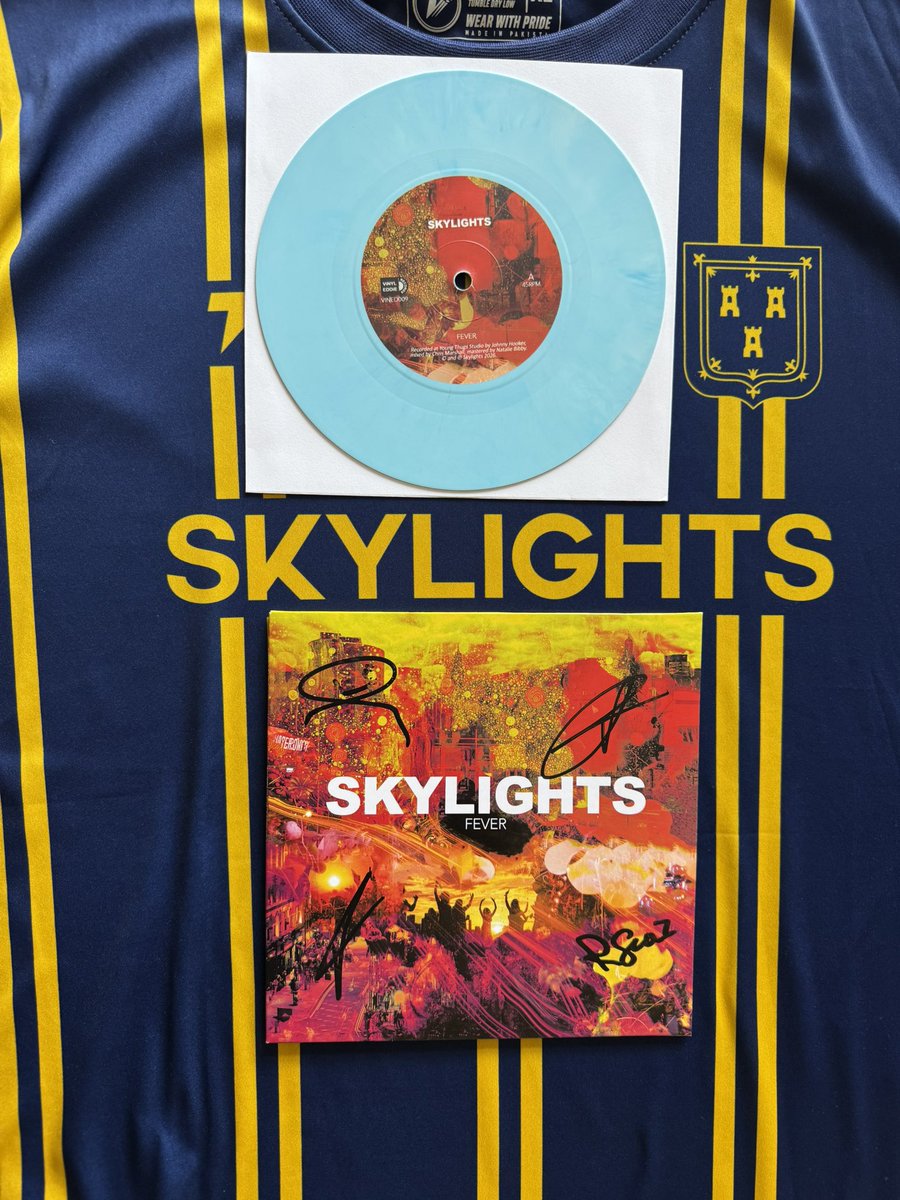 MarkSmales's tweet photo. Can a day get any better? I finished #NightShift “Fever” by @SkylightsYRA arrives &amp; to top it all off……. I get to wear this beautiful shirt at the @socialhumberst to see @SkylightsYRA live. Bring on the NOISE. https://t.co/RQkJ4PV0Yd