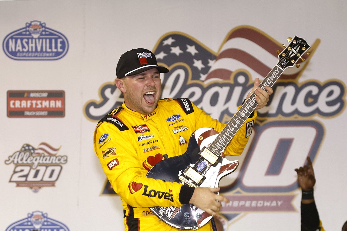 NASCAR Fans UK tweet media