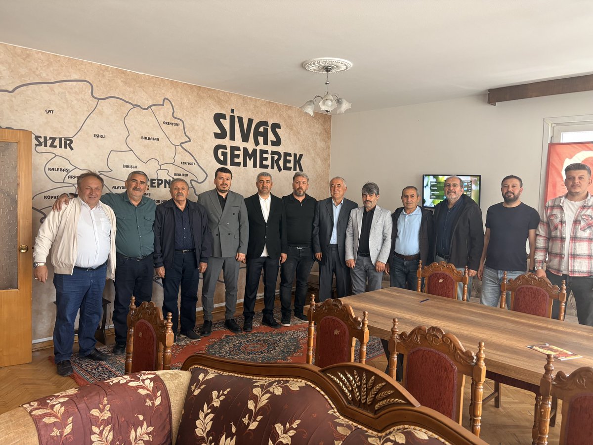 KayseriGemDer's tweet photo. Dernek Bayramlaşma Programımızı hemşerilerimizin yoğun katılımıyla gerçekleştirdik.

Birlik, beraberlik ve kardeşlik duygularını paylaştığımız programımıza katılan herkese teşekkür ediyor, Kurban Bayramı’nın hayırlara vesile olmasını diliyoruz. Bayramımız mübarek olsun. 🌙🤝 https://t.co/3hOSkfFbuJ