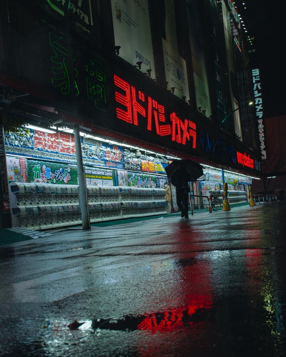 ian___lui's tweet photo. 新宿 ☔️ https://t.co/A8rOhSzasg