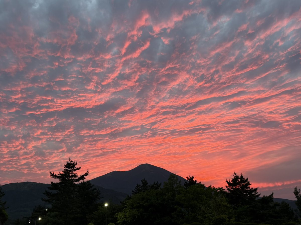 Yuuright24's tweet photo. 久住の夕暮れ https://t.co/69FcS8MYvl