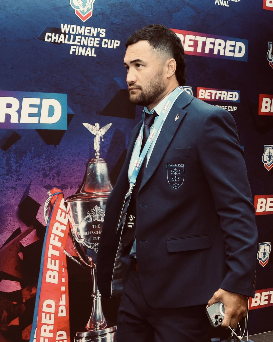 hullkrofficial's tweet photo. Suited up.

#UpTheRobins🔴⚪️ https://t.co/HWJ5QiwQtN