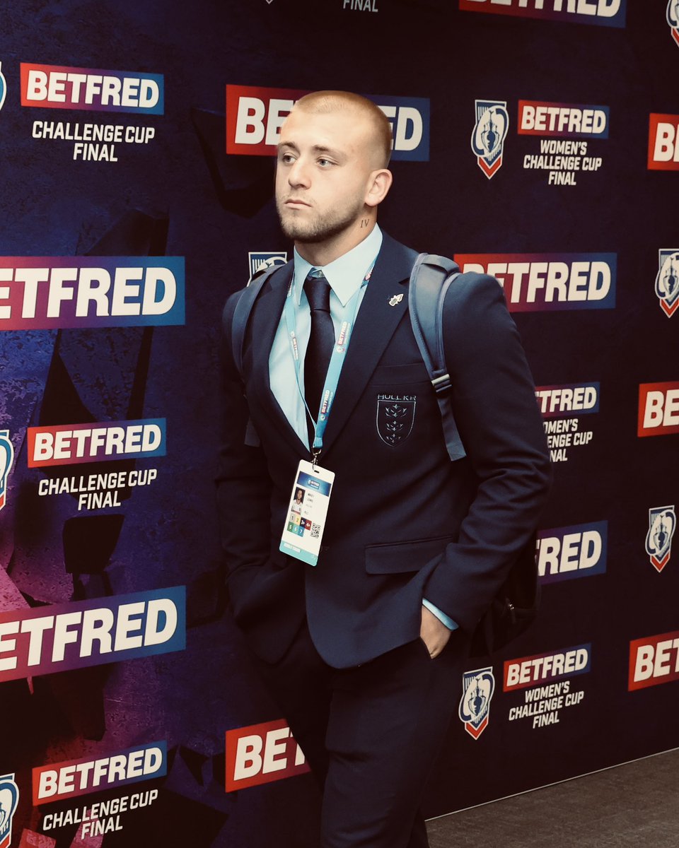 hullkrofficial's tweet photo. Suited up.

#UpTheRobins🔴⚪️ https://t.co/HWJ5QiwQtN