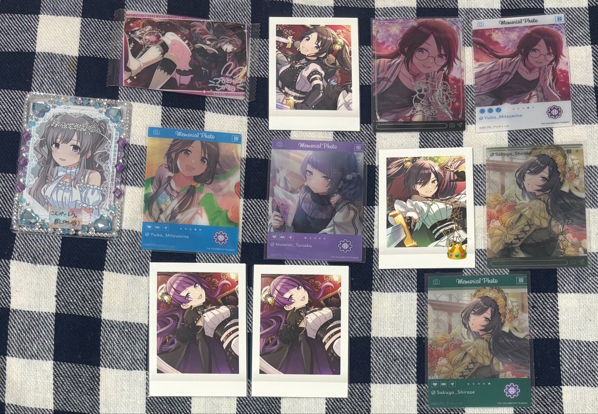 _sm_eg's tweet photo. 【交換】シャニマス ぱしゃこれ エモカ ウエハース クリアカード SP 箔押し

譲)イルミネ、真乃、灯織、めぐる、恋���、結華、摩美々、咲耶、アルスト、甘奈、千雪、あさひ、愛依

求)同異種 霧子、透、冬優子＞恋鐘

一部お声掛け中のものあり。箔押しは箔押し、SPはSPとの交換。 https://t.co/CS7LNvNQBT